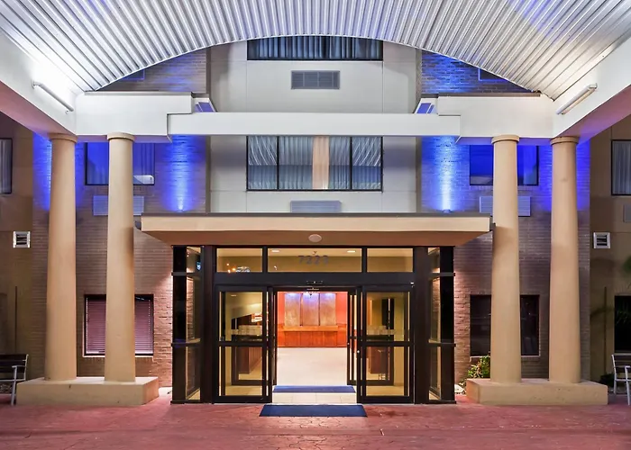 Holiday Inn Express & Suites - Laredo-Event Center Area By Ihg