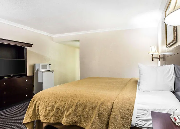 Quality Inn & Suites Thousand Oaks - Us101