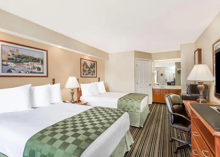 Super 8 By Wyndham Orangeburg North Motel