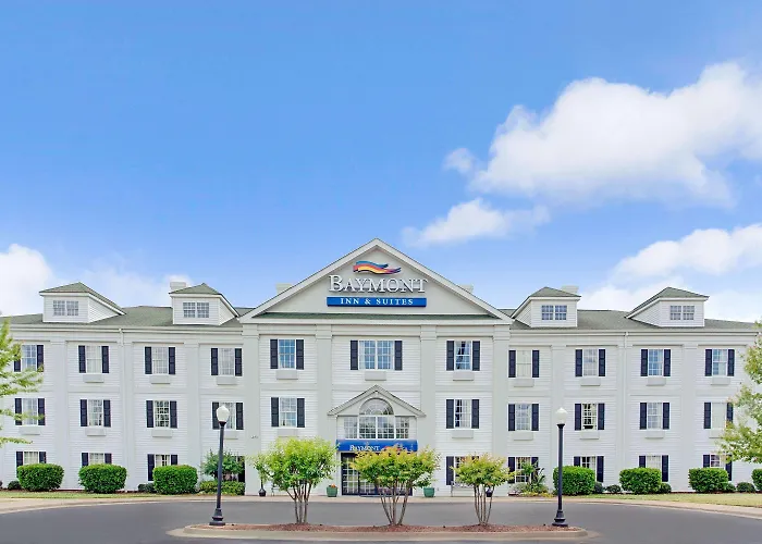 Baymont By Wyndham Pearl Hotel