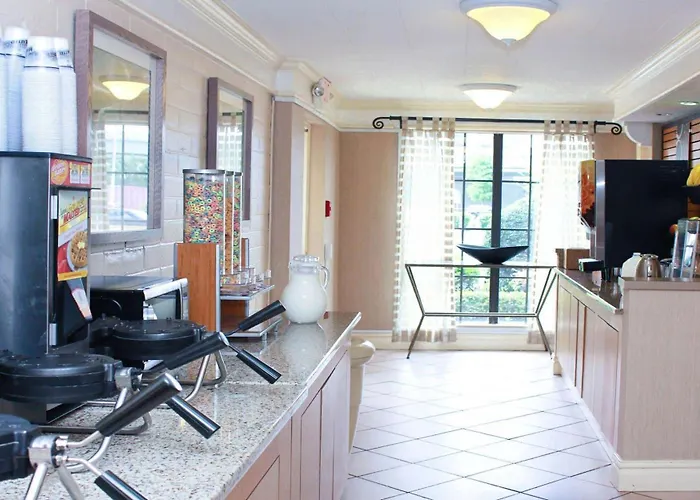 La Quinta Inn By Wyndham New Orleans West Bank / Gretna