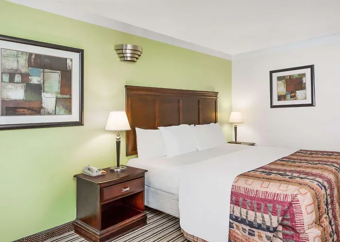 Oneonta Hotels