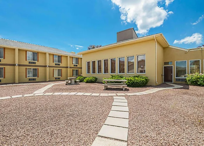 Frostburg Hotels