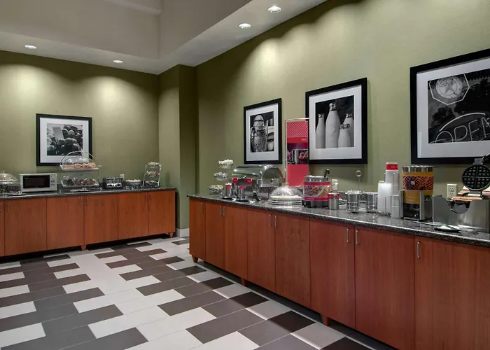 Hampton Inn & Suites Astoria