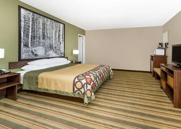 Super 8 By Wyndham Montrose Motel