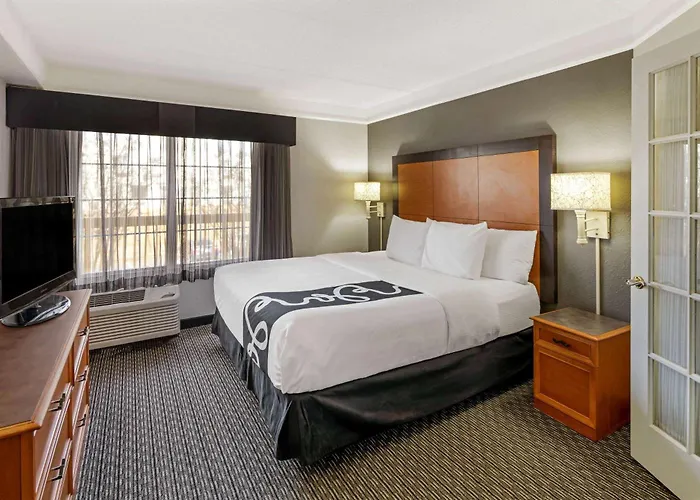 La Quinta By Wyndham Macon Hotel