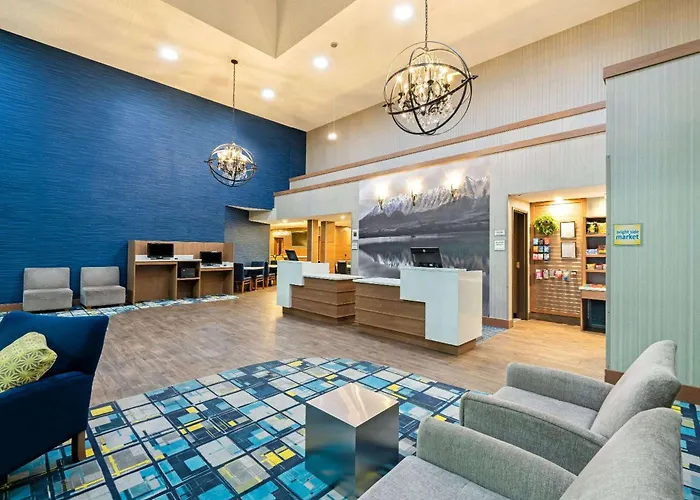 La Quinta By Wyndham Logan Hotel