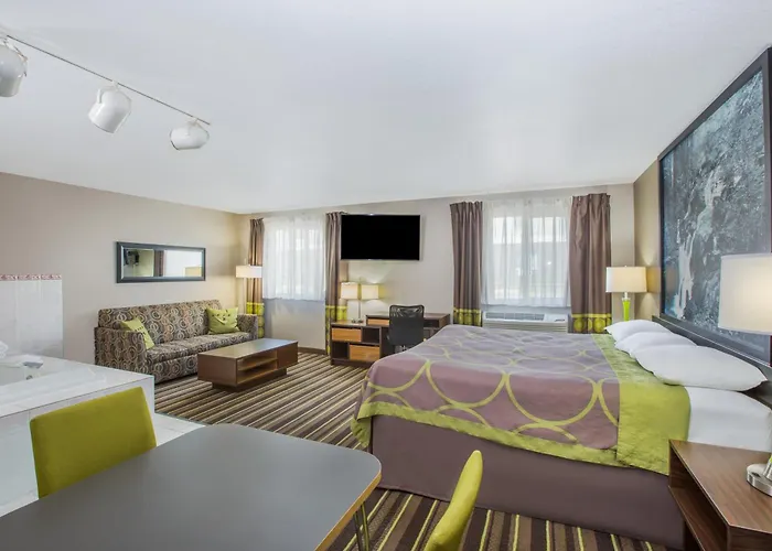 Brookings Hotels With Pool