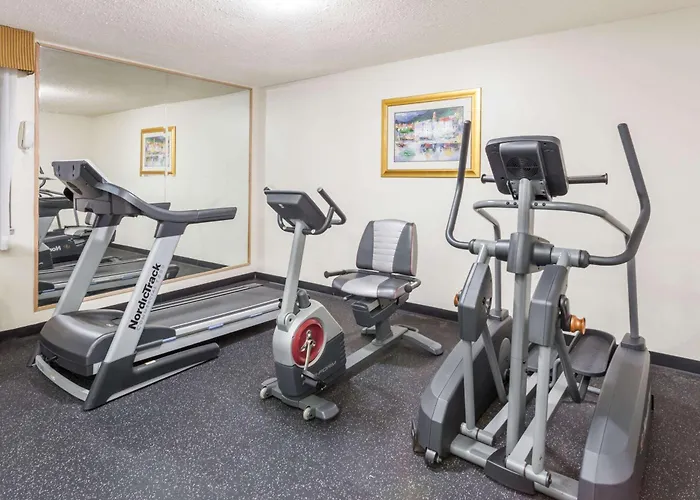 Baymont By Wyndham Decatur Hotel