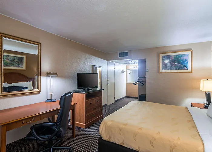 Quality Inn Shawnee I-40