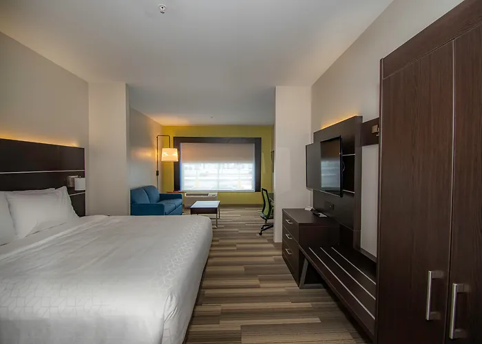 Tonawanda Hotels