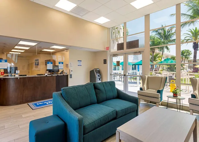 Downtown Hollywood Gardens Inn & Suites
