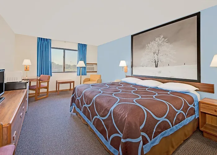 Centerville Hotels