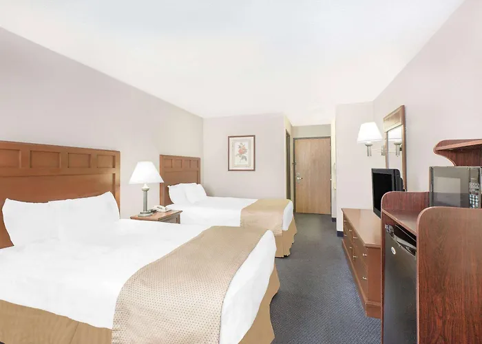 Boone Hotels With Pool