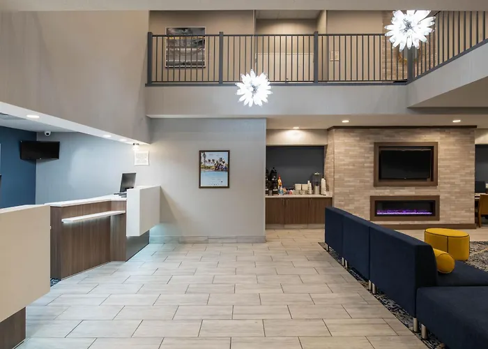 Elmsford Hotels