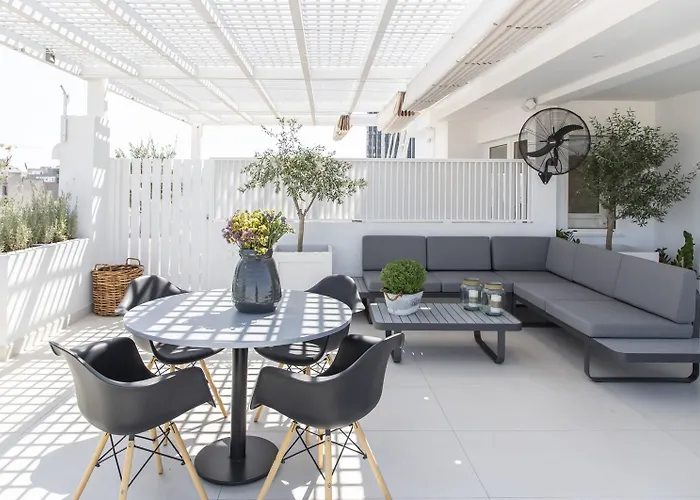 Hotels in Piraeus