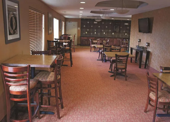 La Quinta By Wyndham Bismarck Hotel