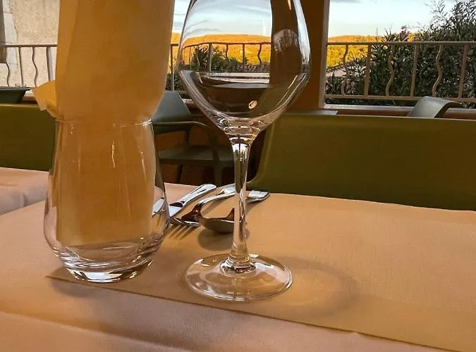 Hotel Berneron Vallon-Pont-dʼArc