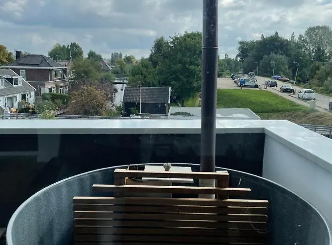 Above&Beyond - luxe suite met sauna en stoomdouche Zaandam