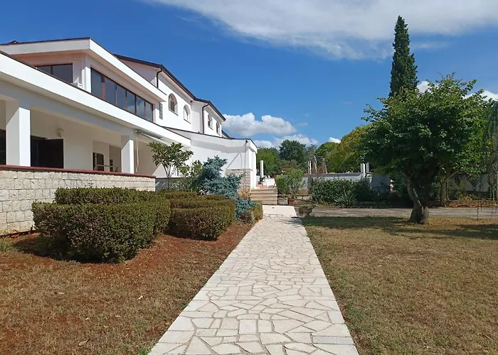 Hotel Holiday Buici 