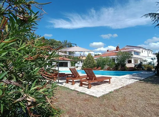 Hotel Holiday Buici 