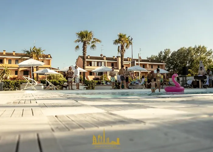 Dubaibeachotel Llido Degli Estensi