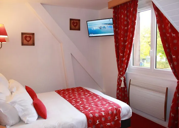 Besse-et-Saint-Anastaise Hotels