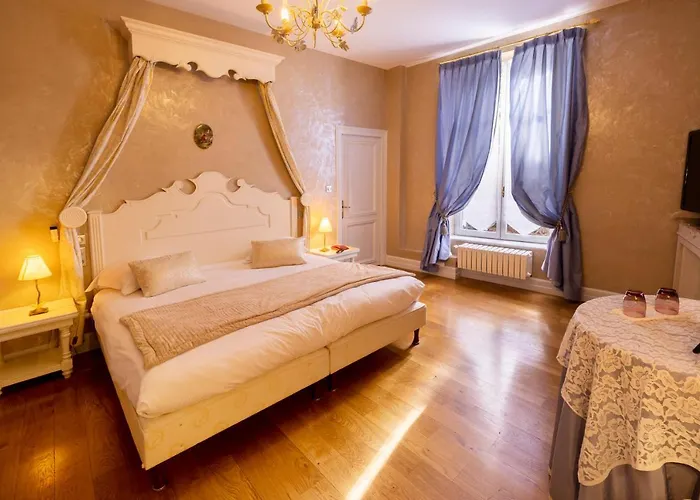 Hotel Le Grenier à Sel à Montluçon