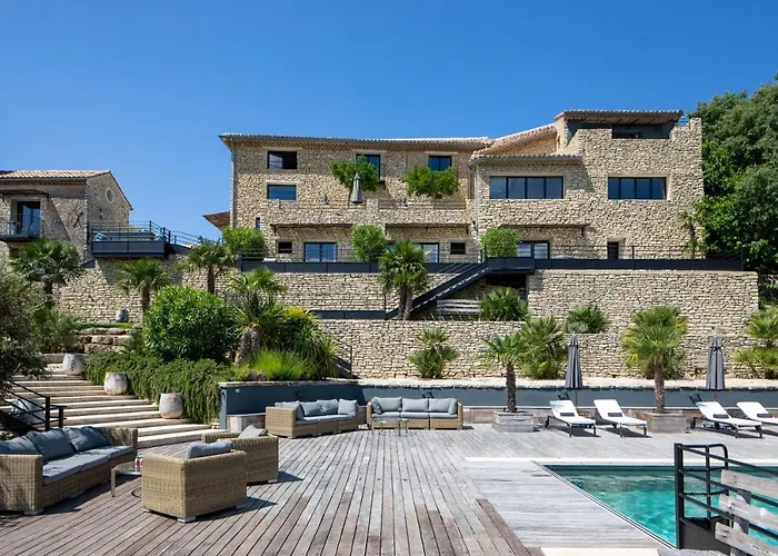 Hotels in Crillon-le-Brave