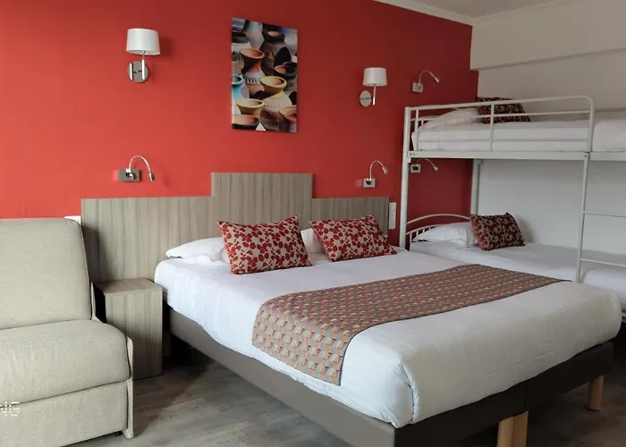 Logis Hôtel Les Bleuets Royan