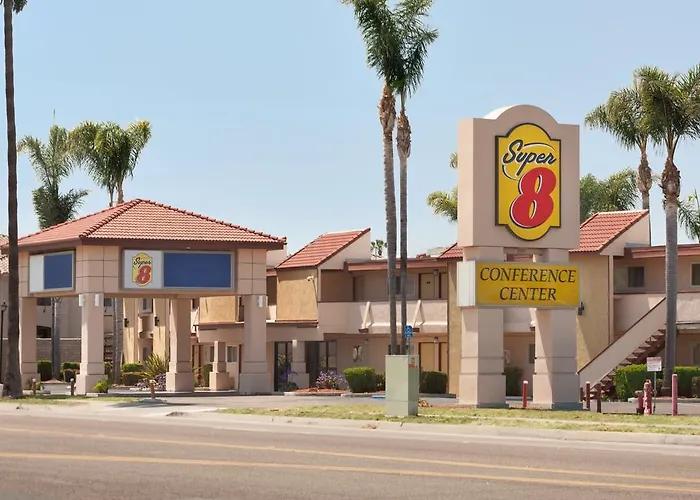 Super 8 By Wyndham Oceanside Marty'S Valley Inn