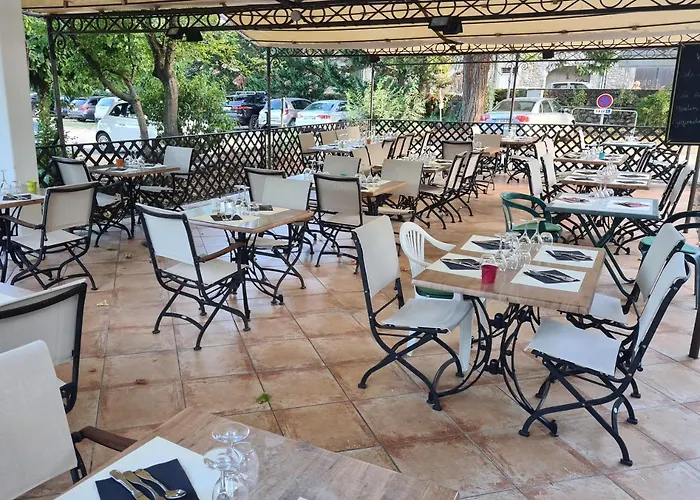 Logis Hotel Les Cedres Joyeuse