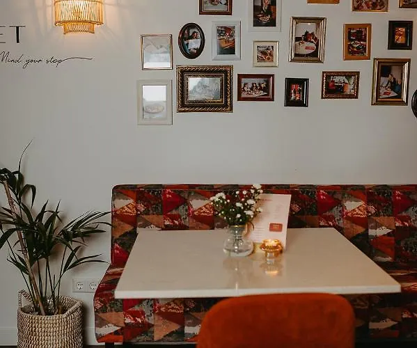 Hotels in Tholen