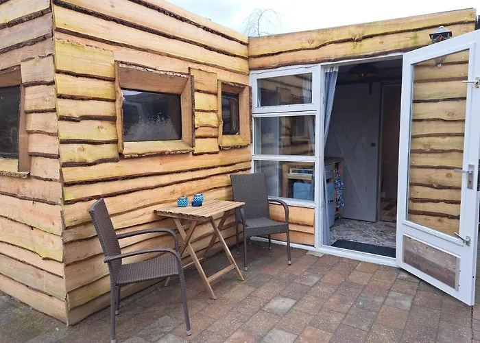Bnbheerhugowaard Wooden