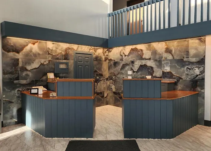 Sheboygan Falls Hotels