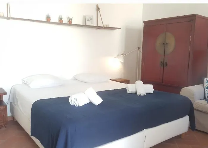 OlhãOmirante Guesthouse