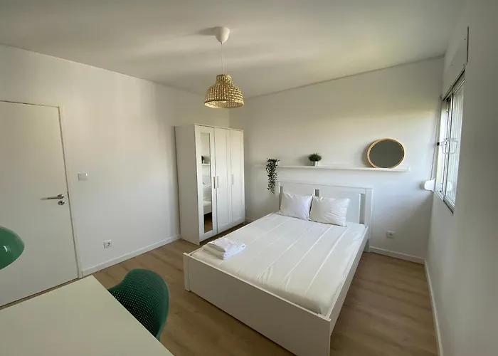 Carcavelos Beach & Nova Sbe Private Rooms In Shared Serviced Apartment 24 Oeiras
