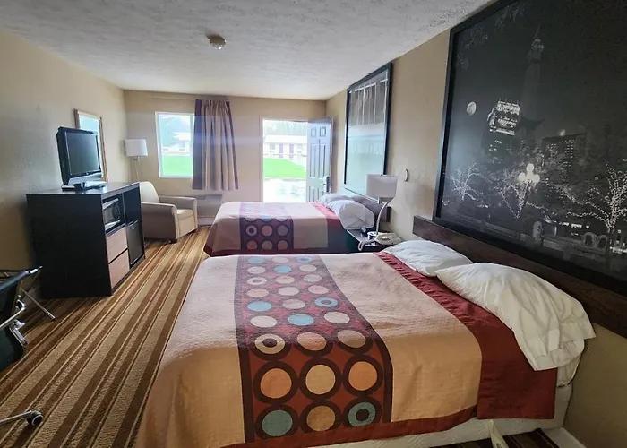 Centerville Hotels