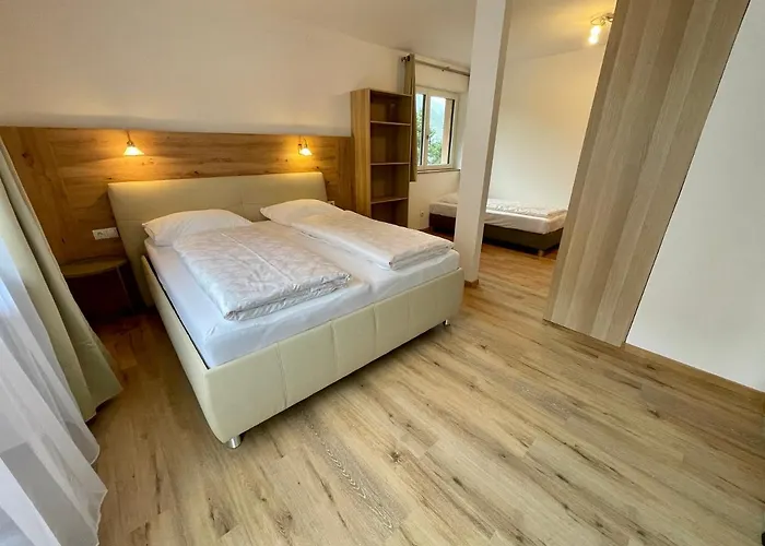 Transit Rooms - Your Stopover, Free Parking