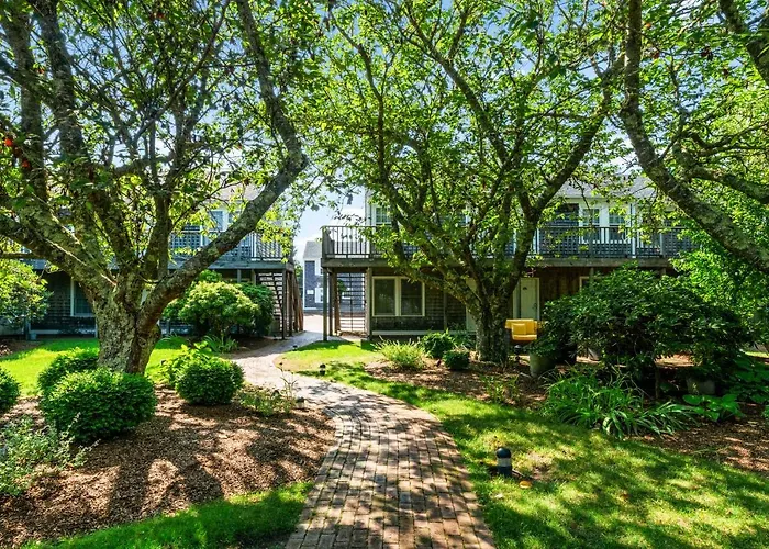 Nantucket Hotels With Pool