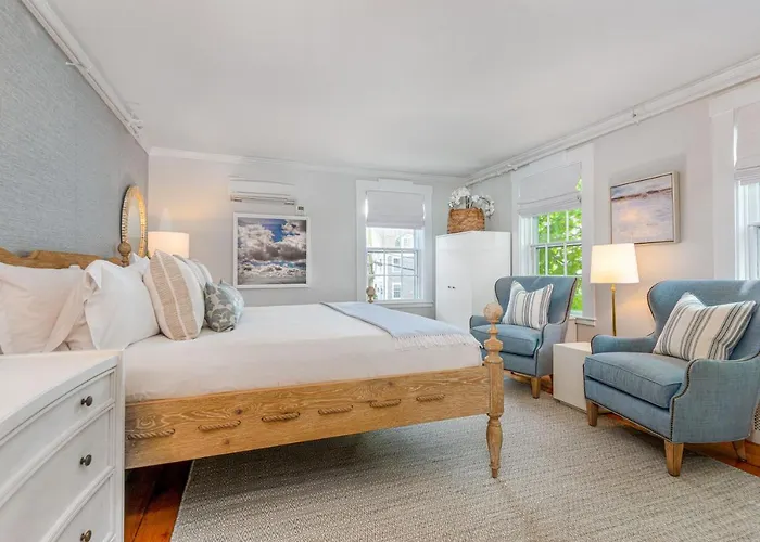 Nantucket Periwinkle Hotel