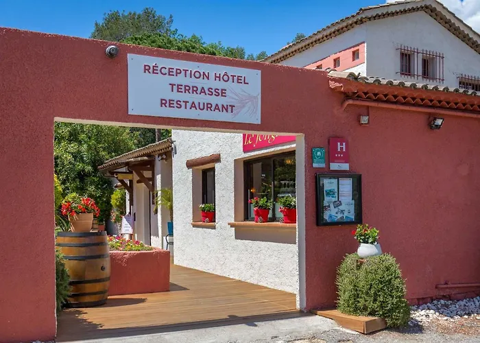 Hotel Les Pins Blancs en Provence à Le Muy
