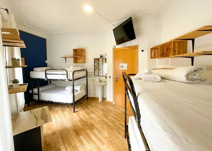 Az The Bridge Hostel - Coliving Saragosse