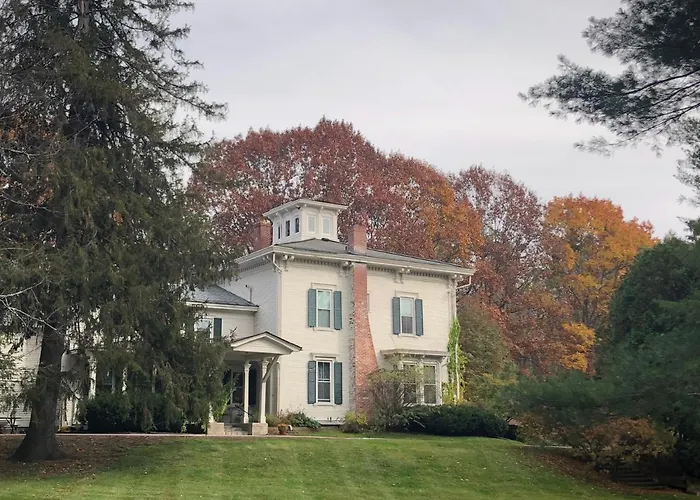 Antique Mansion B & B Rutland