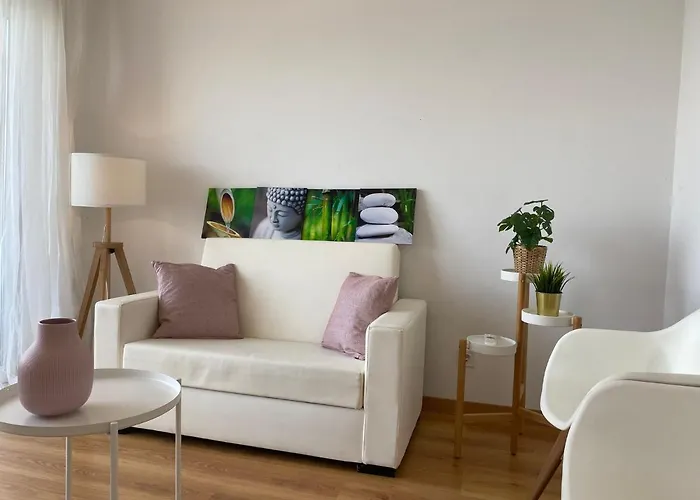 Comfortable Bedrooms In Apartment With River View Almada