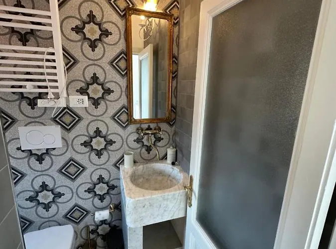 Favolosa stanza gialla con terrazzino vista mare Mottino23 Lerici