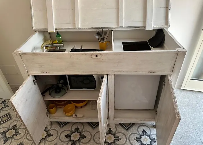 Favolosa stanza gialla con terrazzino vista mare Mottino23 Lerici