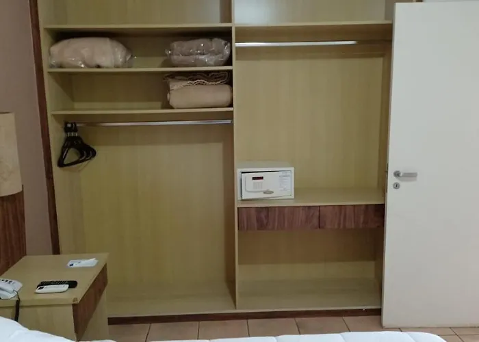 APARTAMENTO EM HOTEL NO CENTRO DE ARAXÁ - 801 - com estaciomamento