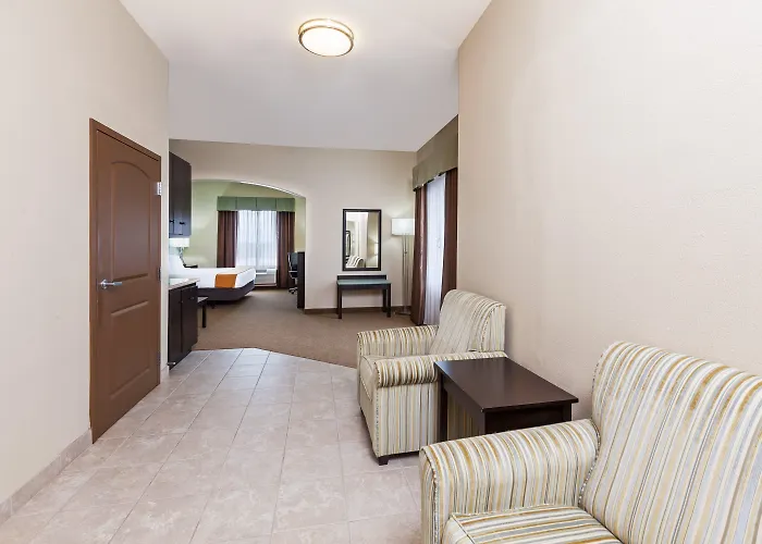 Holiday Inn Express & Suites Victoria By Ihg