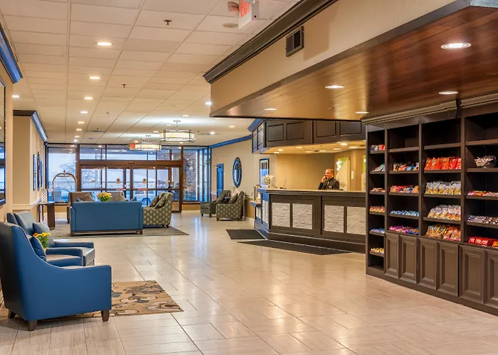 Strongsville Hotels With Pool